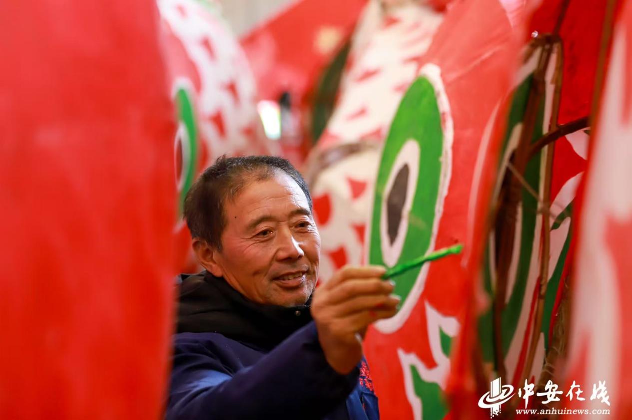 新春走基层丨安徽歙县：非遗鱼灯迎元宵