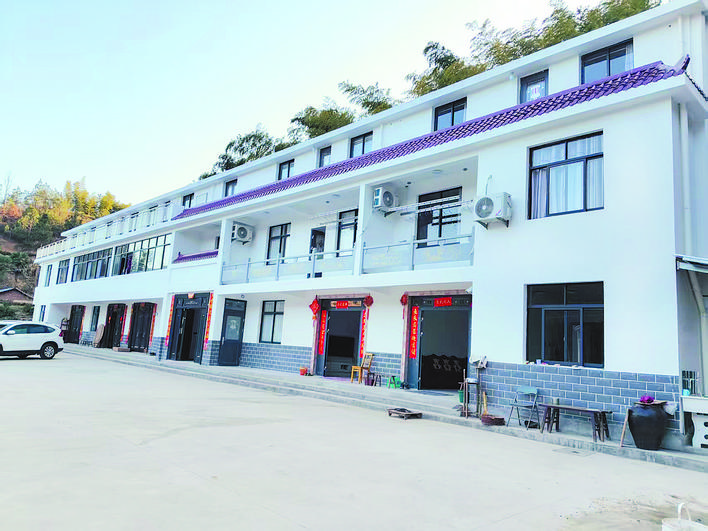 七兄弟共墙建老宅爆火网络