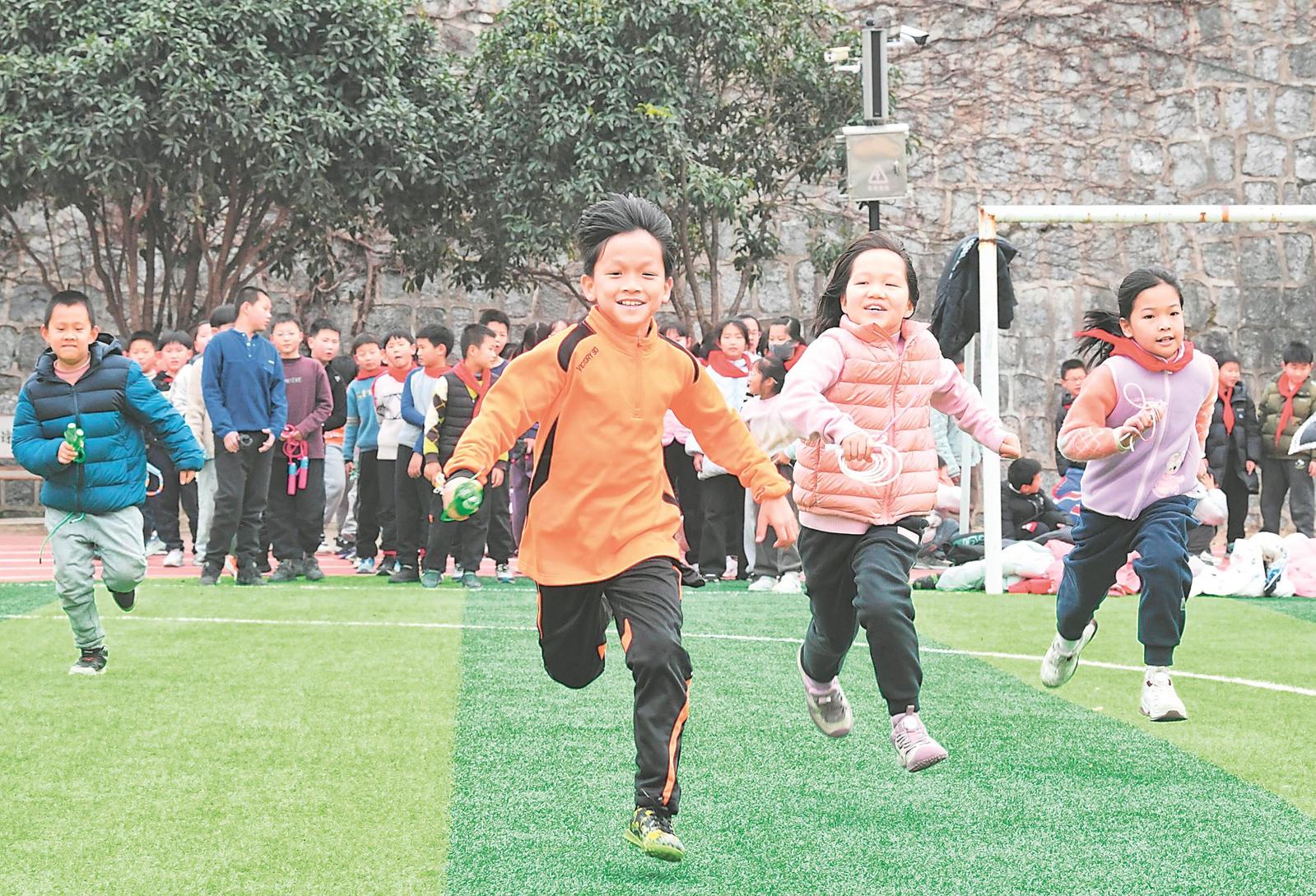 安徽多地中小学落实“课间15分钟”