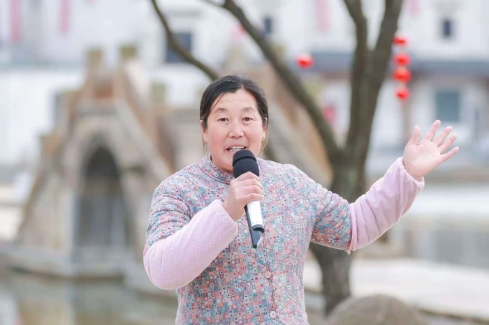 近期火爆的“沂蒙二姐”为安徽池州鳜鱼写诗