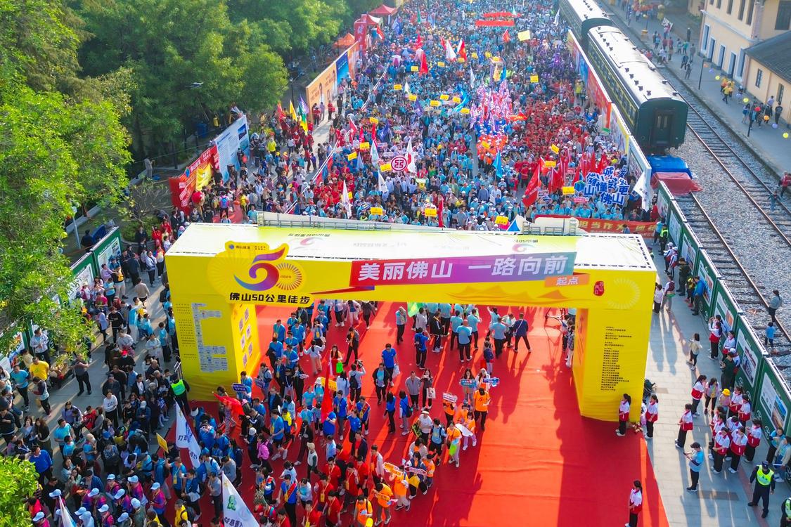 广东佛山：数十万人徒步岭南水乡花海 推广大湾区“春天文旅”