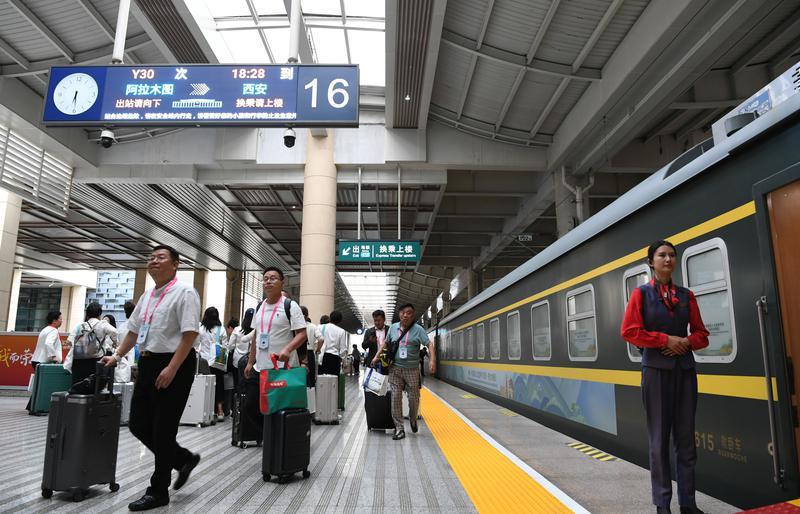 一次将诗和远方完美融合的丝路之行 中国—中亚国际人文旅游专列（西安—阿拉木图段）顺利抵达西安