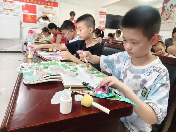 【网络中国节·七夕】平桥乡振华社区开展“巧手拈花，包罗星河”手工制作七夕主题活动