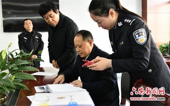 段贤柱看望慰问霍邱县禁毒办工作人员