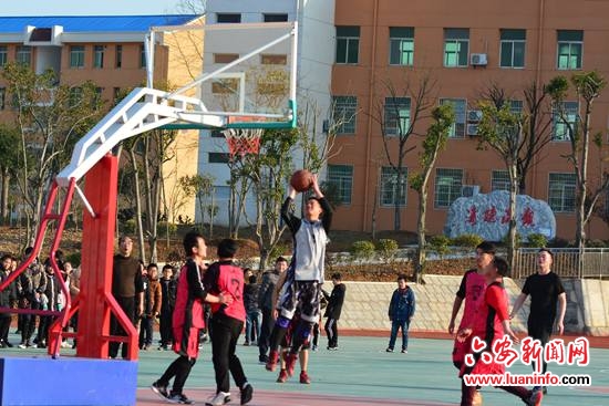 警民共建鱼水情 篮球比赛添和谐