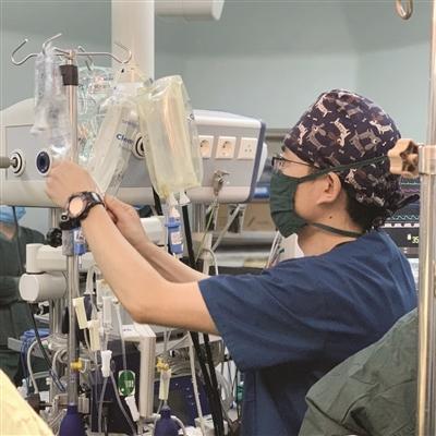 对话给父写信的医生：目睹您行医之痛 我还是做了医生