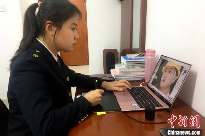 “95后”动车女司机学员手绘成长历程 记录工作瞬