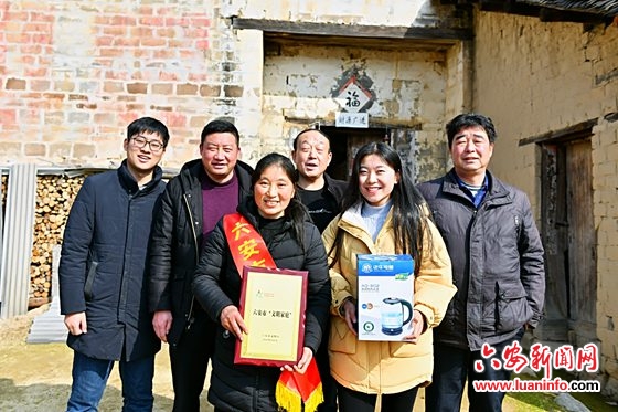 霍山漫水河基层扶贫干部：“创建”当模范 扶贫是先锋