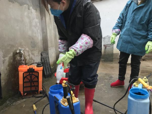 回乡青年自费＂战＂疫情温暖家乡人