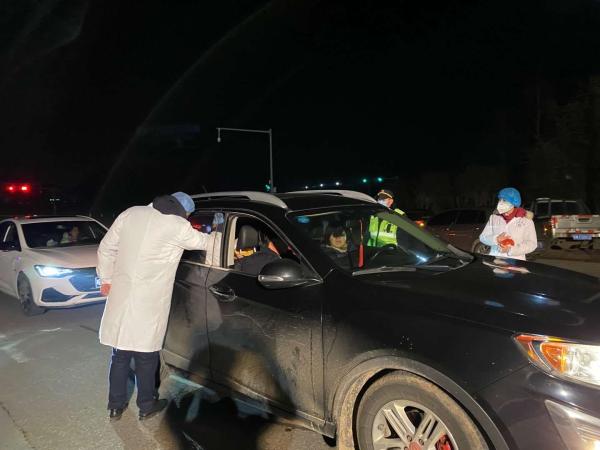 不分昼夜，她们用爱筑成“防护墙”