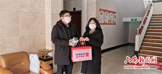 金寨：带着关心走访慰问滞留金寨的湖北籍人员