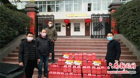 千斤草莓，送给抗疫一线的干部群众