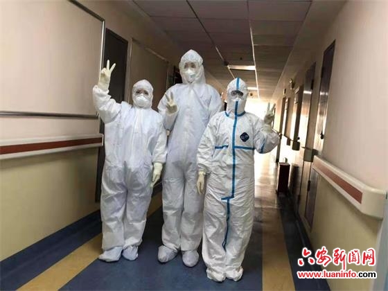 “你剃光头的样子，很帅！”