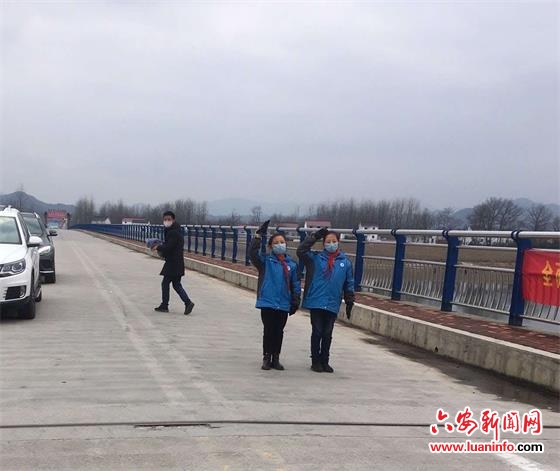 “红领巾”战“疫”一线送汤圆