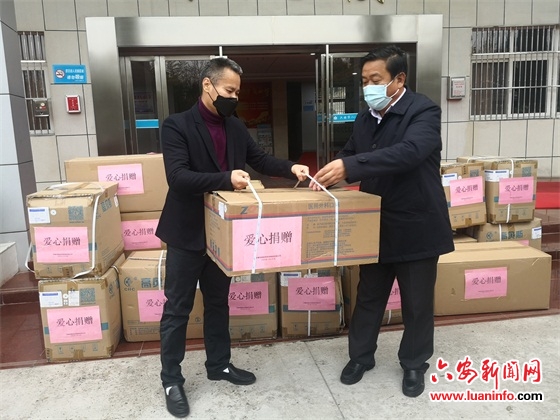 百万爱心防疫物资捐给市人民医院