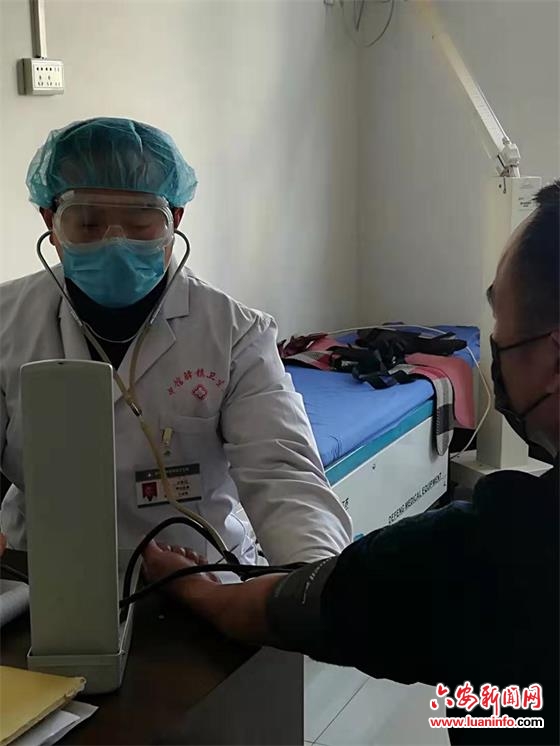 皖鄂公安接力 助麻城医生返岗战疫情