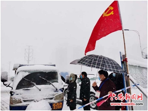 东市街道：一线坚守 党旗飘扬