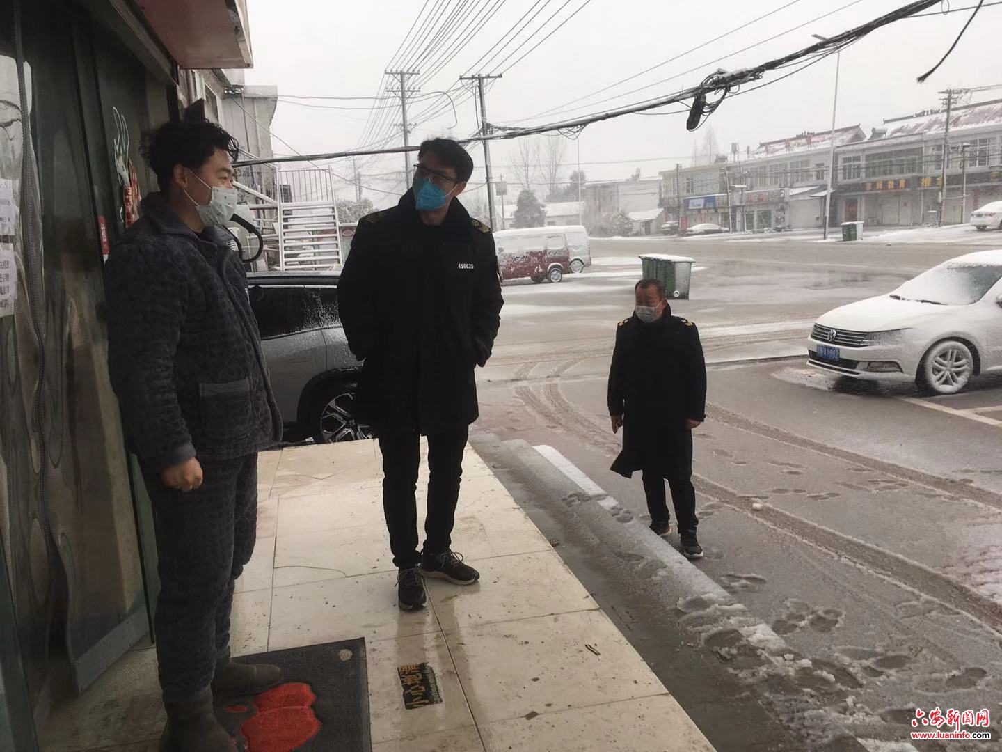 雪中我独行  战“疫”不打烊