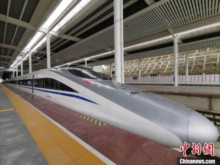 中国铁路首趟定制务工人员返程专列开行 助黔籍务工人员准时务工