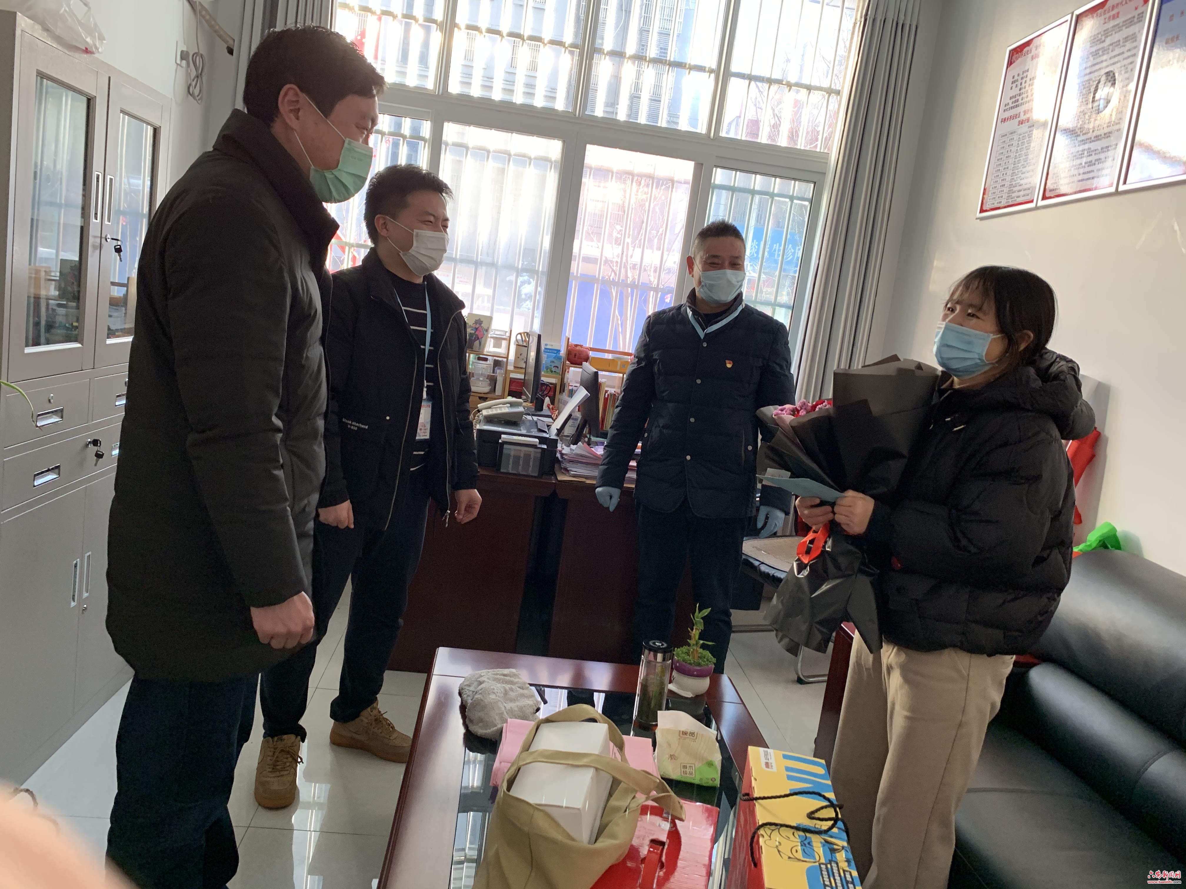 坚守初心本色，踏上援汉之路；彰显大爱无疆，定能平安归来