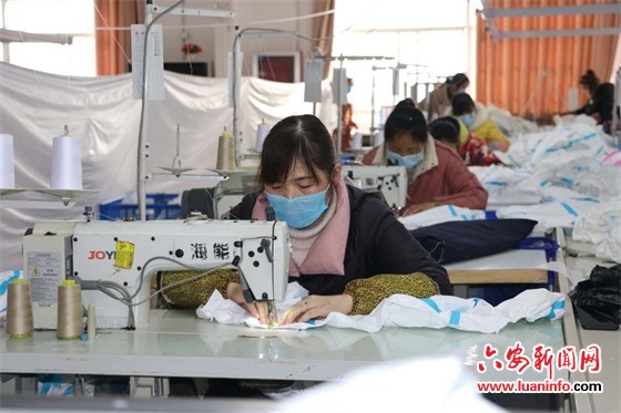 先生店战“疫”企业：开足马力生产防护服