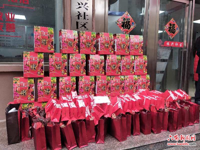 政协委员到振兴社区慰问疫情一线保安人员