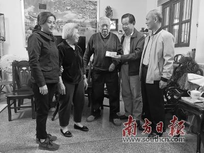 “报告党组织，我想要捐款！” 90岁老党员主动捐款1万元