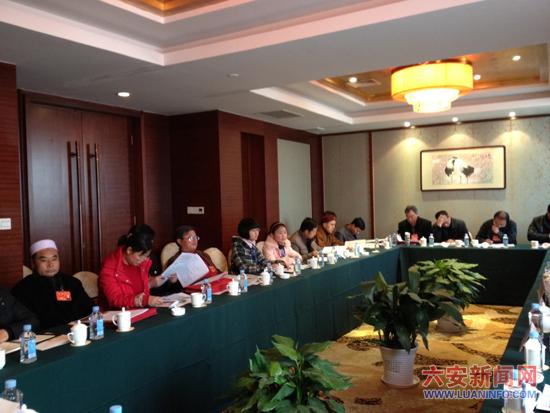 本报小记者参加市两会采访