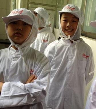 本报小记者参观威尔康食品生产基地