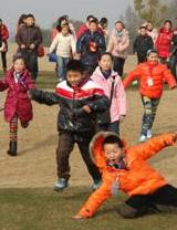 小记者在悠然南山度假村运动场快乐玩耍